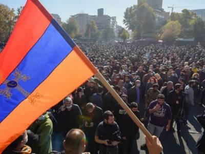 В Ереване произошли стычки протестующих с полицией
