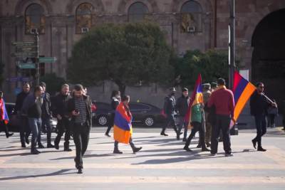 Власти Армении перекрыли все дороги в Ереван, в городе беспорядки