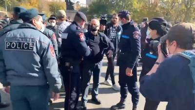 Митингующие в Ереване скандируют "Никол – предатель!"​​​