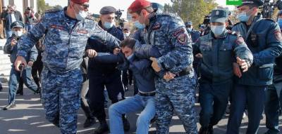 В Ереване продолжаются задержания протестующих