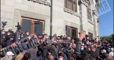 Полиция задержала более 130 человек на митинге оппозиции в Ереване