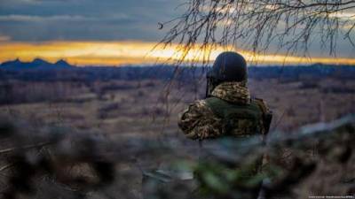 Обстрелы продолжаются: На Донбассе ранен украинский военнослужащий