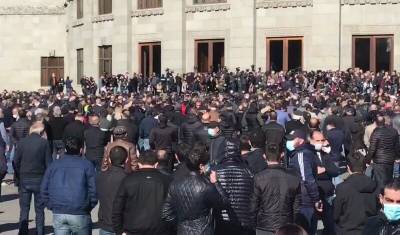 В Ереване митингующие требуют отставки Никола Пашиняна