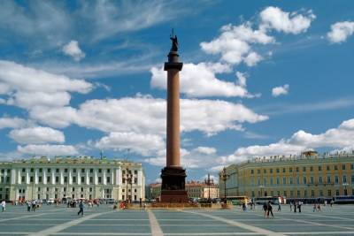Петербург вслед за Москвой на два месяца усилил ограничения из-за коронавируса