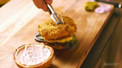 В первом в Израиле ресторане с искусственным мясом можно съесть сэндвич с курицей