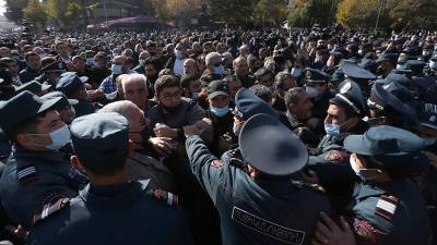 Полиция в Ереване задержала порядка 130 человек на митинге оппозиции