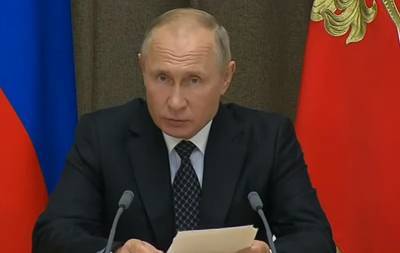 Путин призвал работать над живучестью системы управления ядерными силами