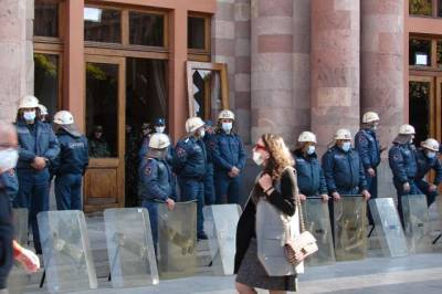 Депутат от «Процветающая Армения» заявила о перекрытых въездах в Ереван