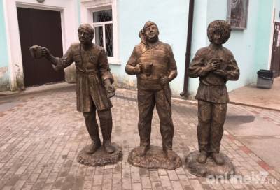Балбес вернулся: новую скульптуру Юрия Никулина в известном образе установили в поселке Мга