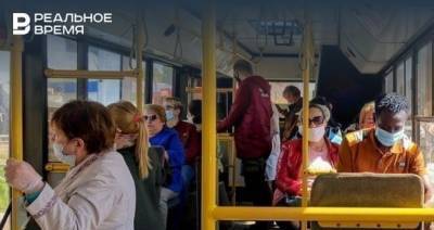 В общественном транспорте Казани выявили 916 нарушителей без масок за последние сутки