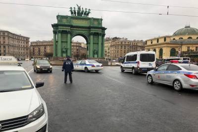 «Коронавирусные такси» предложили запустить в Петербурге