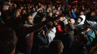 Никола Пашинян - Гагик Царукян - Арсен Бабаян - Полиция проводит массовые задержания протестующих в центре Еревана - newdaynews.ru - Армения - Ереван