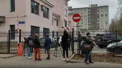 В военный суд в Воронеже доставлен срочник, расстрелявший сослуживцев