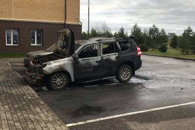 В Тверской области сгорел автомобиль: предположительно он принадлежал главе местной администрации