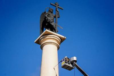 В Сочи очистили монумент ко Дню Михаила Архангела
