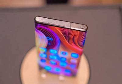 Компания Samsung представила футуристический смартфон-слайдер