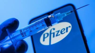 Вакцина от коронавируса Pfizer вызвала у добровольцев ощущение тяжелого похмелья