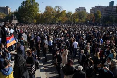 Протестующие в Армении требуют отставки Пашиняна