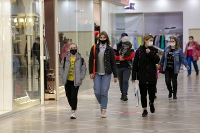 Из-за коронавируса в торговых центрах Екатеринбурга падает количество посетителей