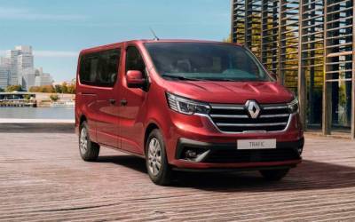 Renault представила обновленный минивэн Trafic