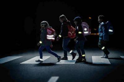 В темное время суток пешеходы должны носить светоотражающие элементы: решение Кабмина