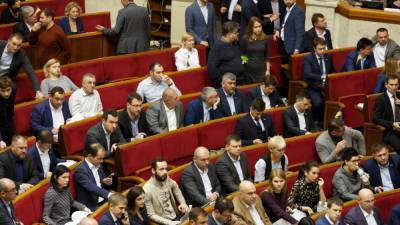 Верховная рада попросила презентовать депутатам новый план по Донбассу