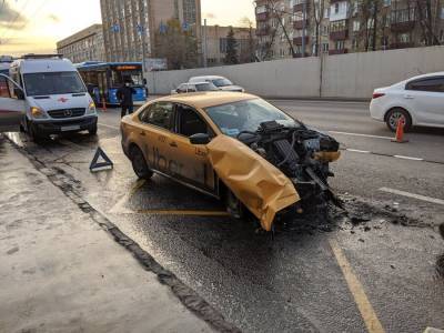 Названа предварительная причина ДТП с автобусом и такси в Коптеве