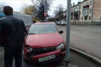 ДТП с участием машины «Дорожная служба» произошло в центре Пскова
