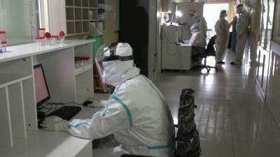Власти Петербурга объявили о новых ограничениях из-за роста заболеваемости коронавирусом