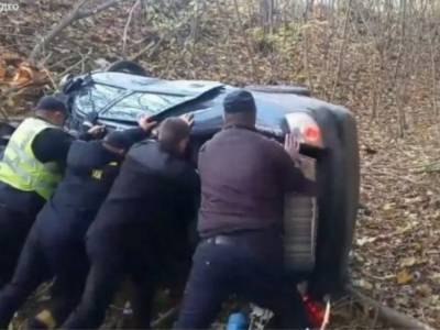 В Черкасской области авто с дороги унесло в кювет: есть пострадавшие