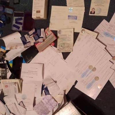 Киевлянина задержали на продаже поддельных медицинских книжек