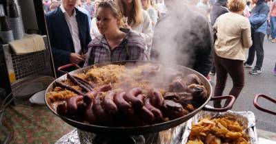 Шашлыки, морепродукты, выпечка и бургеры: в Калининграде сняли документалку об уличной еде (видео)