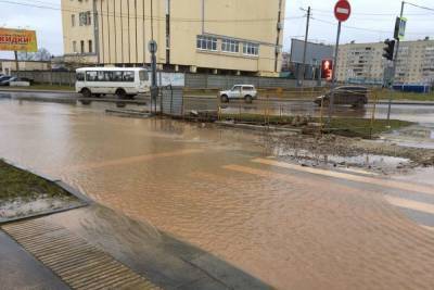 Дело — труба: микрорайон Давыдовский в Костроме заливает водой