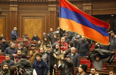 Протестующие в Ереване требуют отставки Пашиняна до полуночи