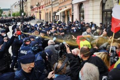День Независимости в Польше: Во время митинга произошли столкновения с полицией