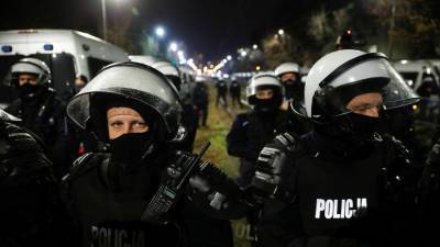 Полиция применила гладкоствольное оружие на митинге в Варшаве