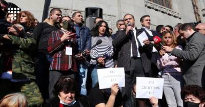 В Ереване протестующие дали премьеру Пашиняну время до полуночи, чтобы подать в отставку
