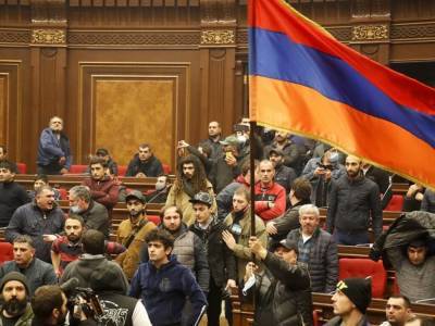 В Армении оппозиция поставила ультиматум Пашиняну