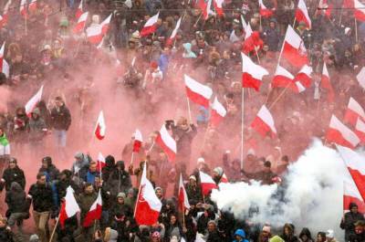 В Польше во время празднования Дня Независимости произошли столкновения с полицией: фото, видео