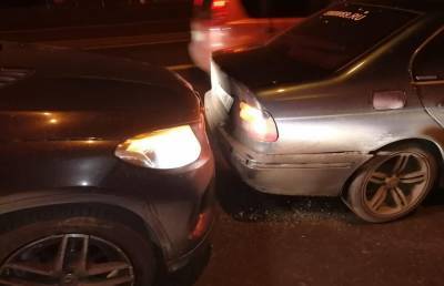 Два автомобиля столкнулись на проспекте Калинина в Твери