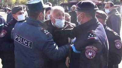 Митингующие на улицах Еревана потребовали немедленной отставки премьера Никола Пашиняна