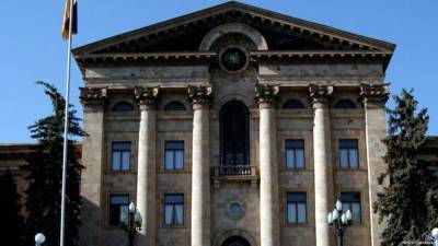 Отставки Пашиняна пока не будет: парламент Армении не собрался на заседание – видео