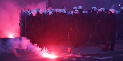 В Варшаве произошли столкновения на Марше независимости, силовики применили оружие — видео