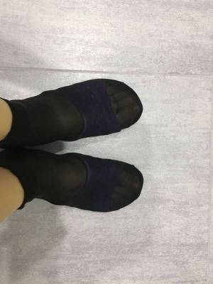 По примеру подруги из Китая надеваю носки на домашние тапочки, чтобы дома было чище
