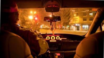 «Вел религиозные разговоры»: Петербурженка заработала сотрясение мозга в бегстве от водителя такси