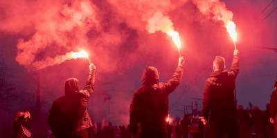 Варшава в огне. Как прошел многотысячный Марш независимости в Польше — фоторепортаж