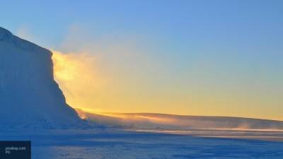 Ученые объяснили появление дыр в ледниках Антарктиды воздушными течениями