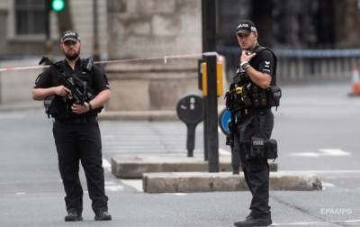 В Лондоне неизвестный протаранил на автомобиле здание полицейского участка