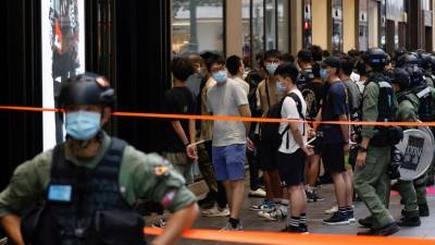 США пригрозили КНР санкциями из-за отстранения депутатов в Гонконге