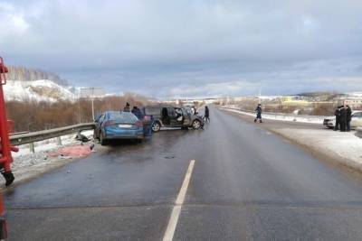 В ДТП на свердловской дороге погибли двое, четверо получили травмы